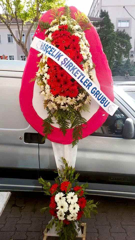 ÇİFT GÖBEKLİ HARİKA ÇELENK