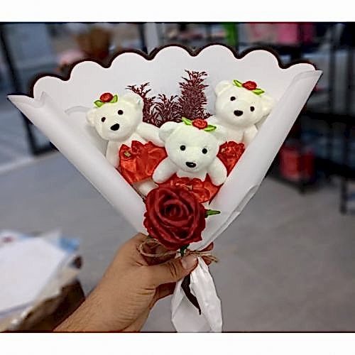 3 Ayıcık ve Tek Gül